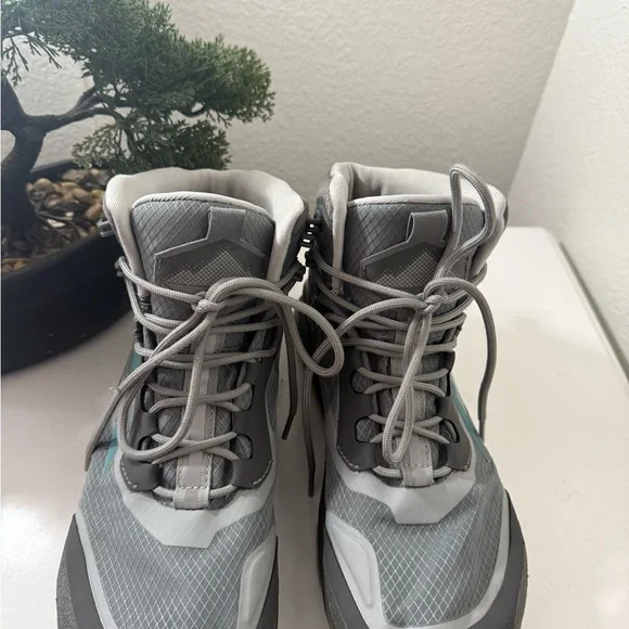 Altra Gray and Blue Athletic Shoes - Picture 3 of 10